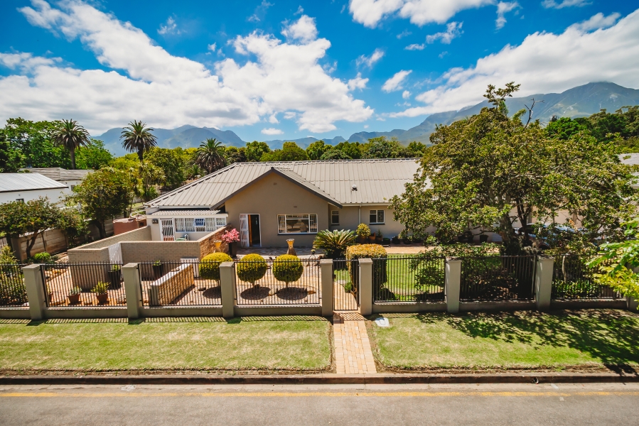 5 Bedroom Property for Sale in Heather Park Western Cape